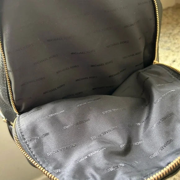 Lk new Michael KORS Black pebble leather Rhea zip Backpack. 3 pockets 1 inside - Picture 5 of 12